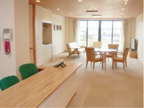館内にはスタッフステーションがあり、いつでもスタッフが待機しているので、安心して生活することができる。