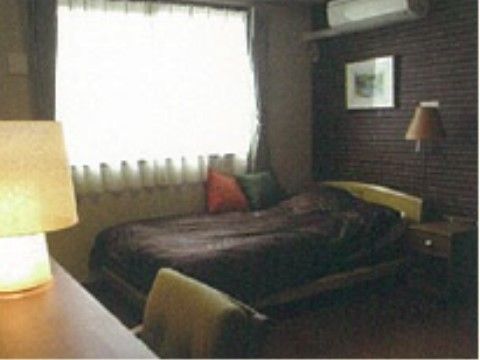 高級感のある個室。ベッドや照明、部屋の作りに気品がある。人の目を気にせず、ゆったり過ごすことができる。