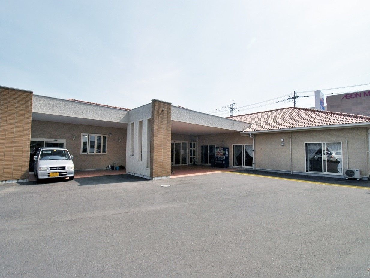 大型ショッピングモール近くにある、１階建てのホーム
