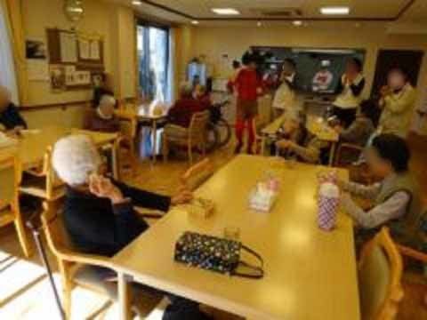 「コートウエスト府中」レクリエーション活動風景。多様なプログラムをご用意してあります。