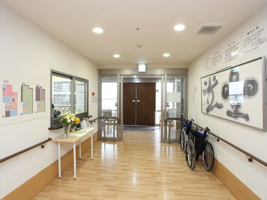 明るい室内エントランス