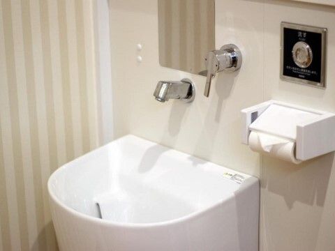掃除の行き届いている、清潔なオストメイト対応トイレ
