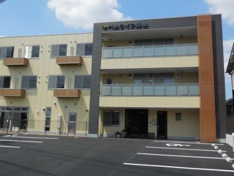 車椅子をご利用の方専用のスペースが確保されている駐車場