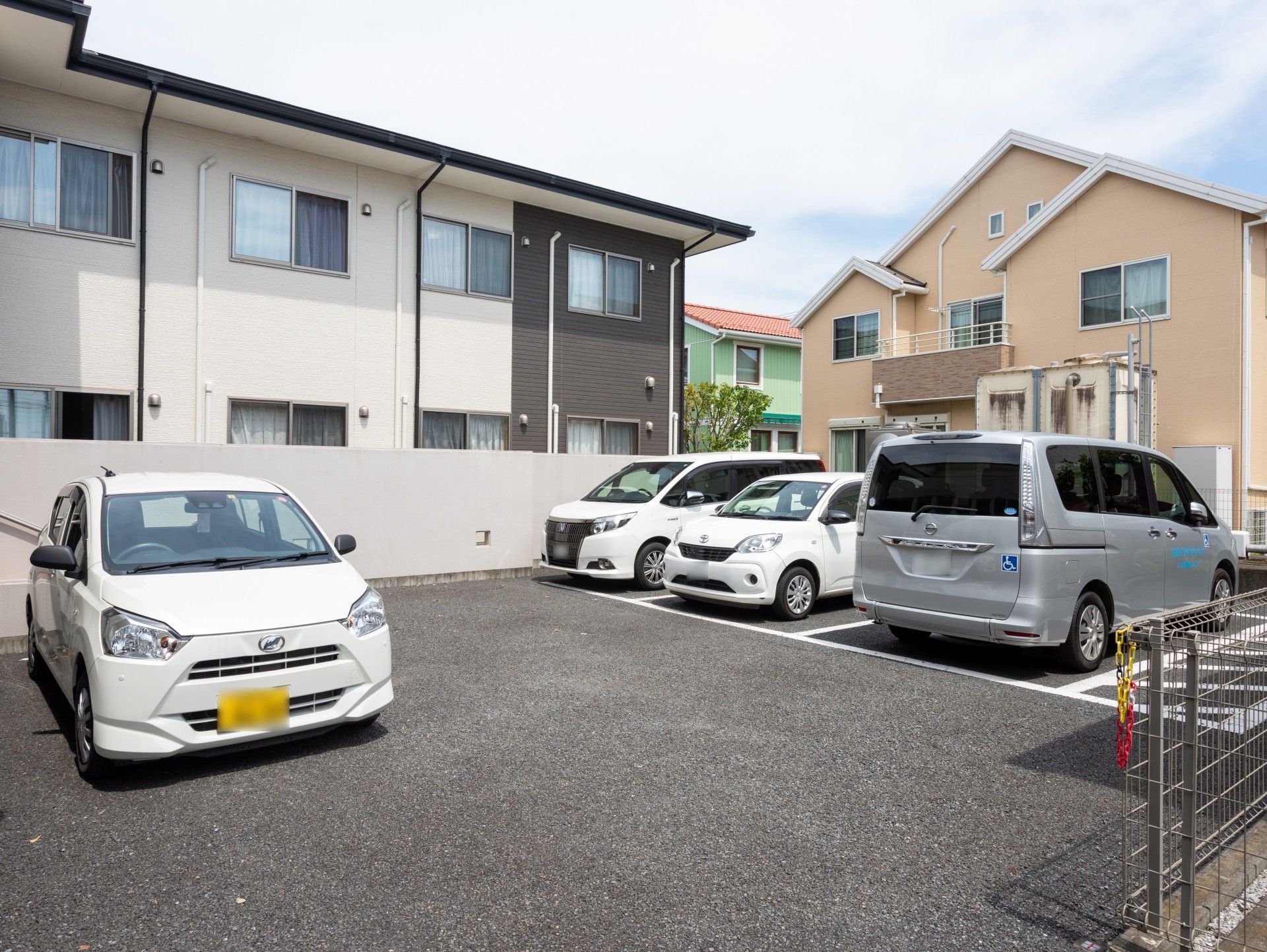 広々とした駐車場