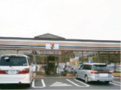 施設近隣にはコンビニエンスストアがある。ちょっとした買い物など、気軽に利用することができるので便利である。