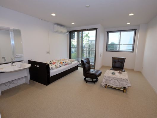 広々として明るいお部屋