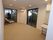 出入りできる大きな窓が２つ。部屋から緑が眺められる居住スペース。オールシーズン快適に過ごせるエアコン付き。
