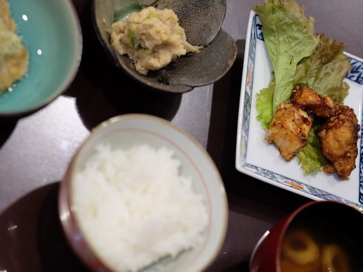 器にもこだわったお食事