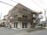 閑静な住宅地に立地した施設である。訪問介護やデイサービスを併設しており、入居者様に安心できる、穏やかな生活のサポートをしている。
