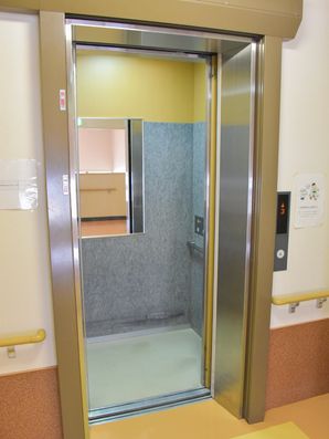 館内移動も楽な車椅子利用可のエレベーター