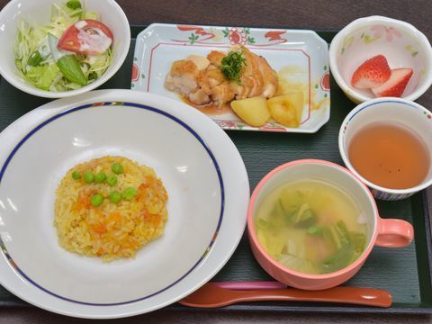 栄養のバランスだけではなく、見た目にも食欲をそそるように工夫。デザートまで一貫して、考えられている。
