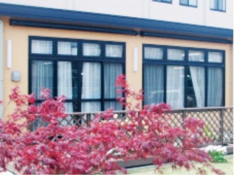 施設内から眺めることが可能な、日当たり良好で自然豊かな中庭
