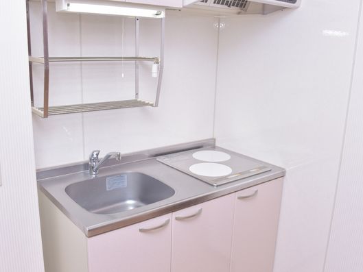 コンパクトにまとまった台所