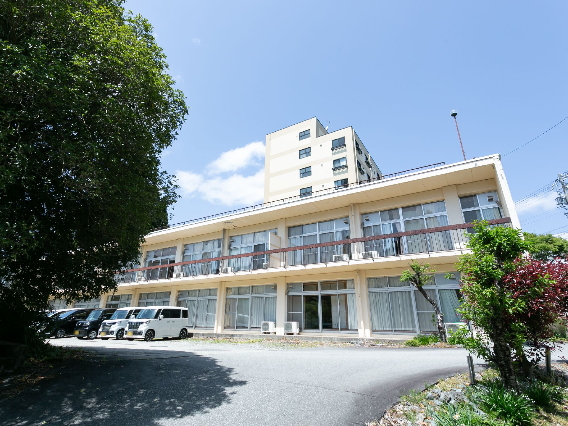全室個室をご用意した３階建ての施設