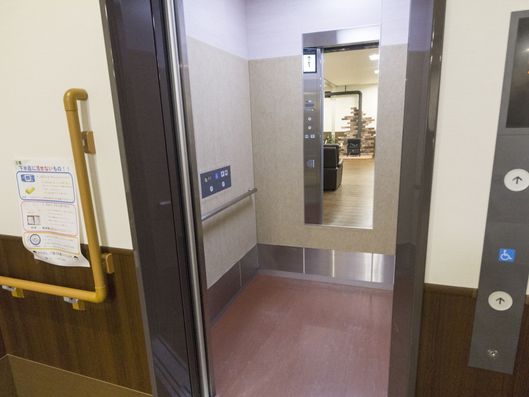 エレベーター前