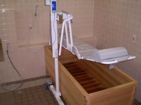 「ビータスホーム」の特殊浴室。特殊装置を用いた介助もできる。