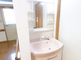 介護施設の廊下とトイレの入口