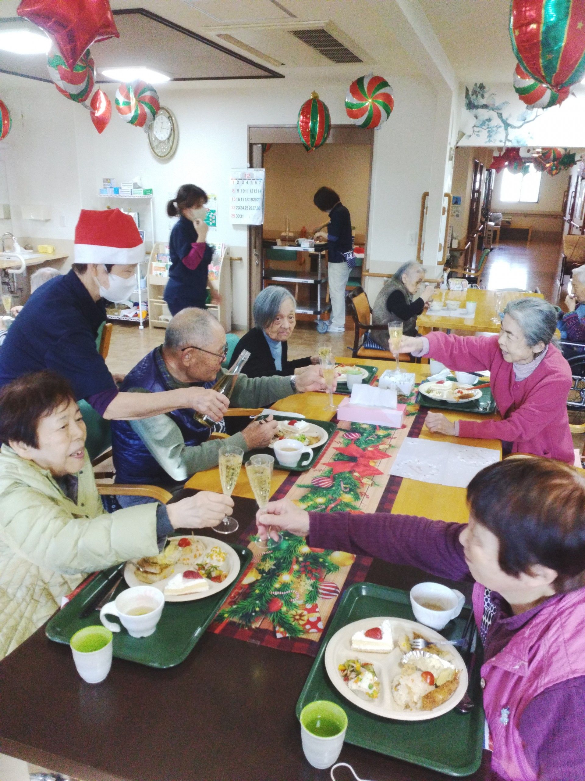 楽しい食事会の様子