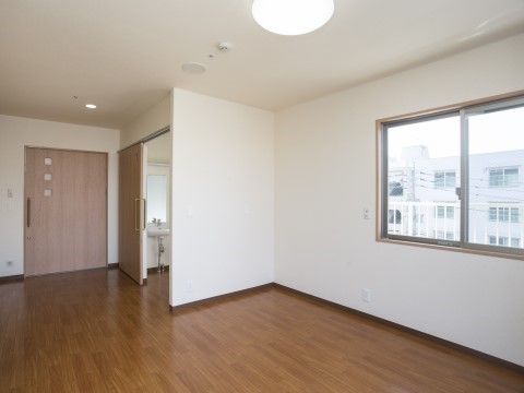 「ハピネス花」居室。季節に応じて、お部屋のデザインを変更したりして、お楽しみください。