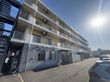 日差しが差し込む建物外観