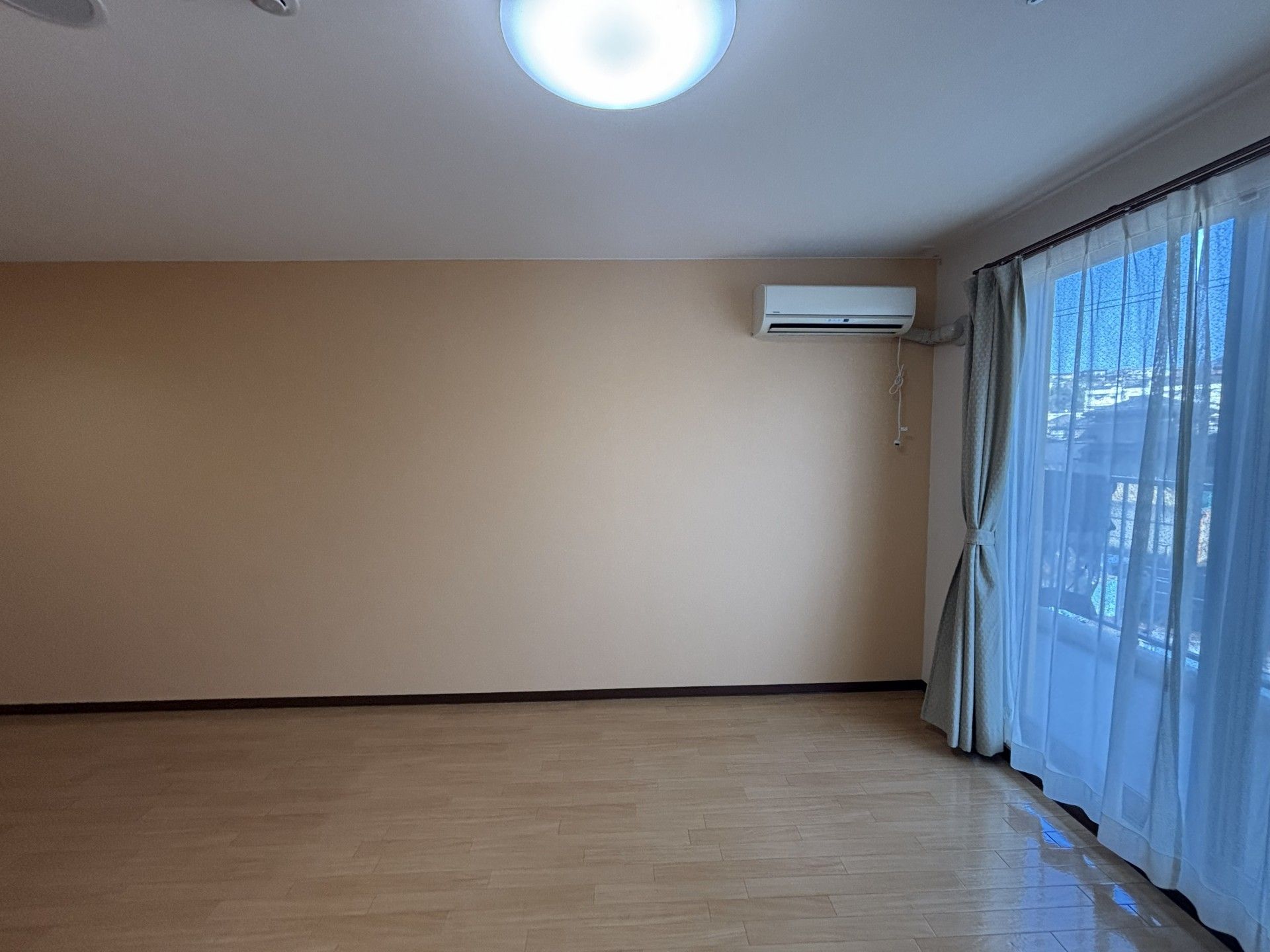 日差しが差し込む部屋