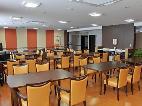 リビングの奥にはルームランナーなどの運動器具があり、入居者様は無理のない程度にいつでも使用することが可能である。