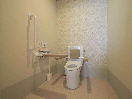 補助板付フロア内トイレ