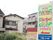 閑静な住宅地に位置する、住宅型有料老人ホームである。縦長と四角形の施設看板が立っており、目印になっている。
