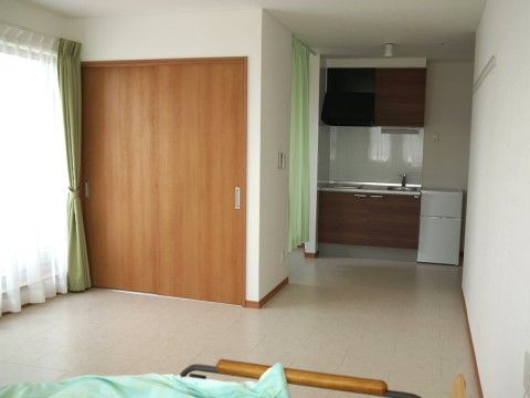 キッチンやクローゼットが設置された居室