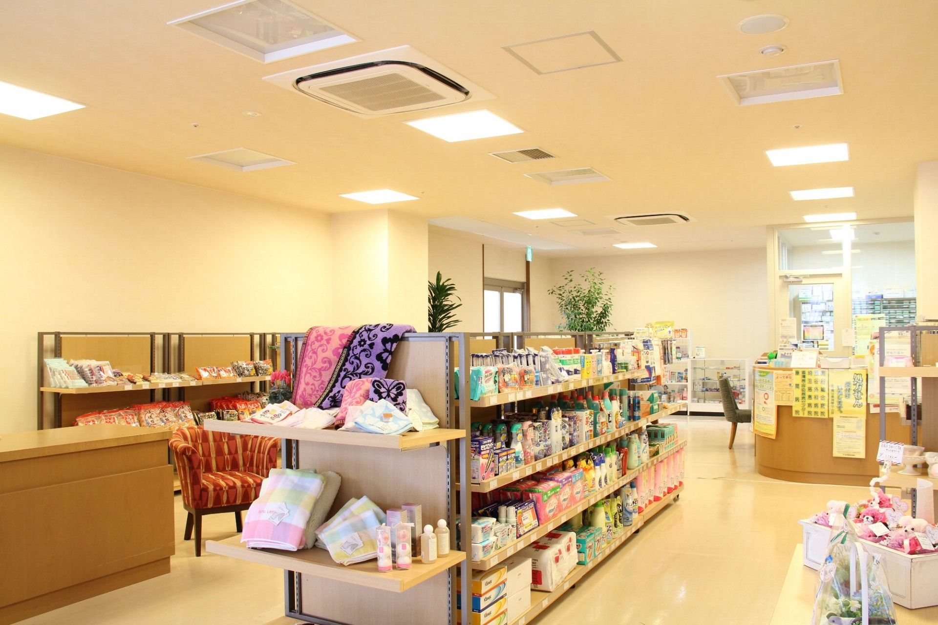 食料品や生活雑貨など、生活に必要なものが、施設内の売店で購入ができる。店内は、見やすく陳列されており、買い物がしやすくなっている。