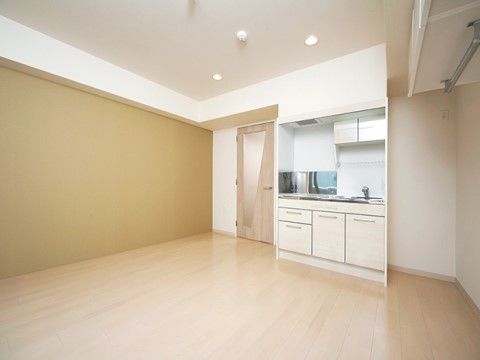 入口を入ってすぐの所にユニットキッチンが設置されている居室