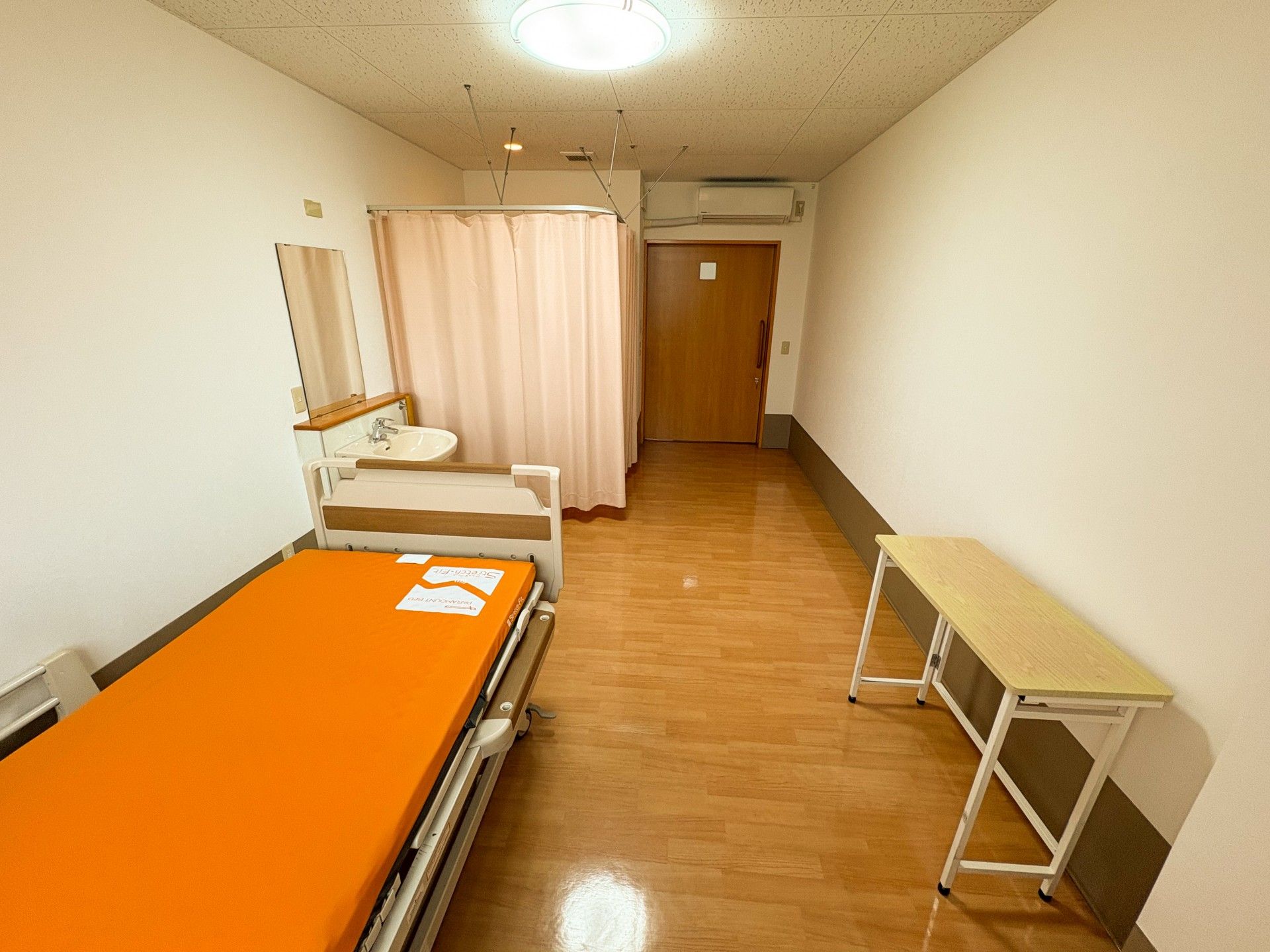 落ち着いた個室の様子