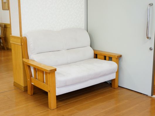 フロア内設置のソファとイス