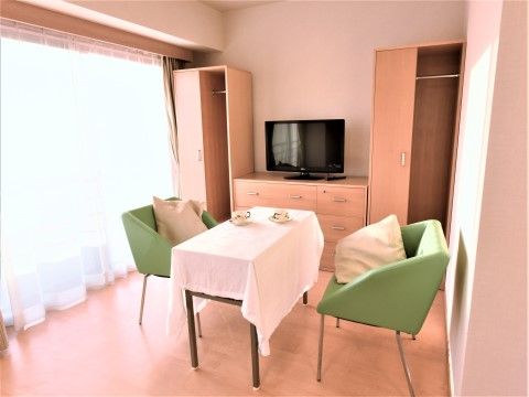 深川立川病院付属 扇苑南砂の居室。ご夫婦やご兄弟など、家族や親族と一緒に生活できるお部屋をご用意しております。