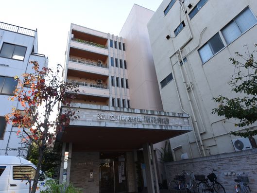 施設玄関口付近の様子