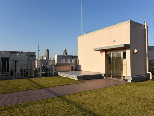 屋上庭園出入り口付近の外観