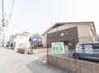 建物の外観と看板