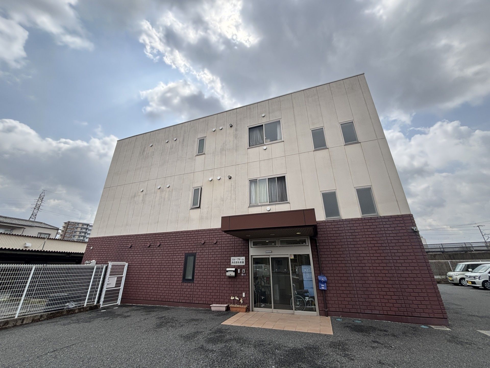 入口のある建物外観