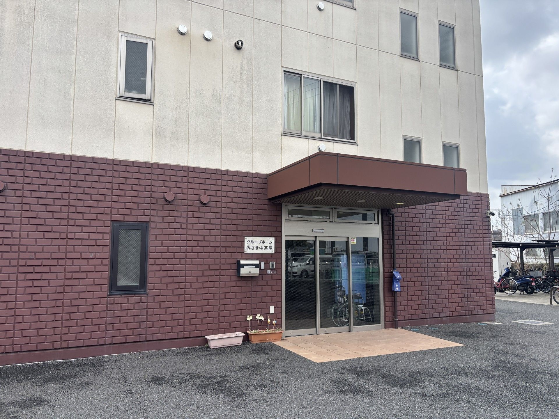 エントランスの外観