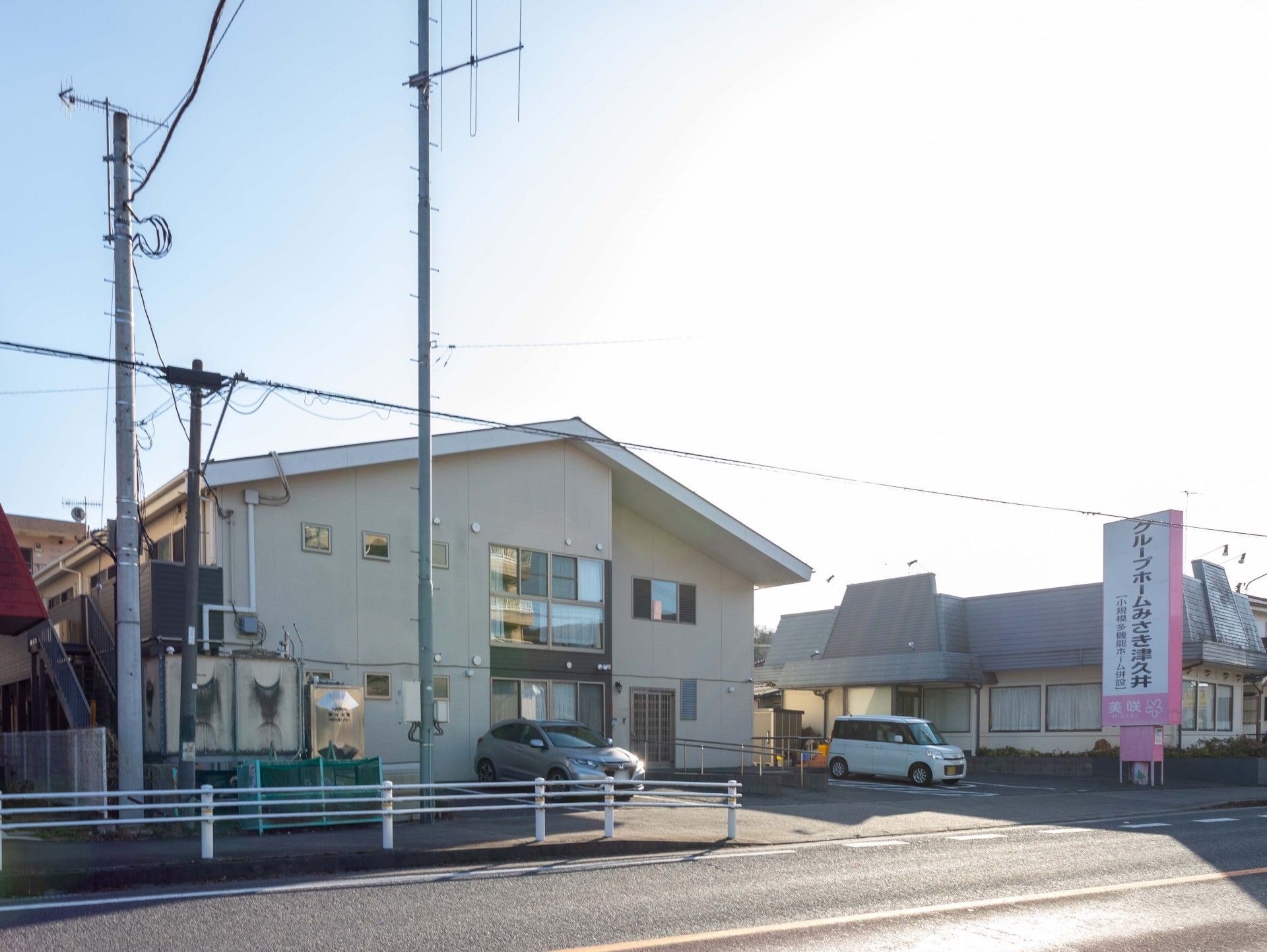 明るく清潔な外観