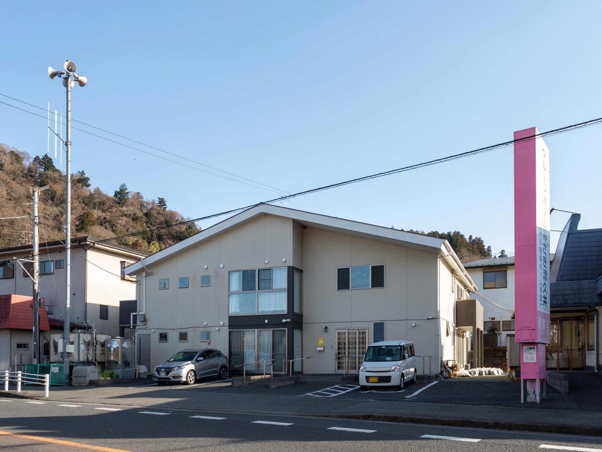 明るく清潔な外観