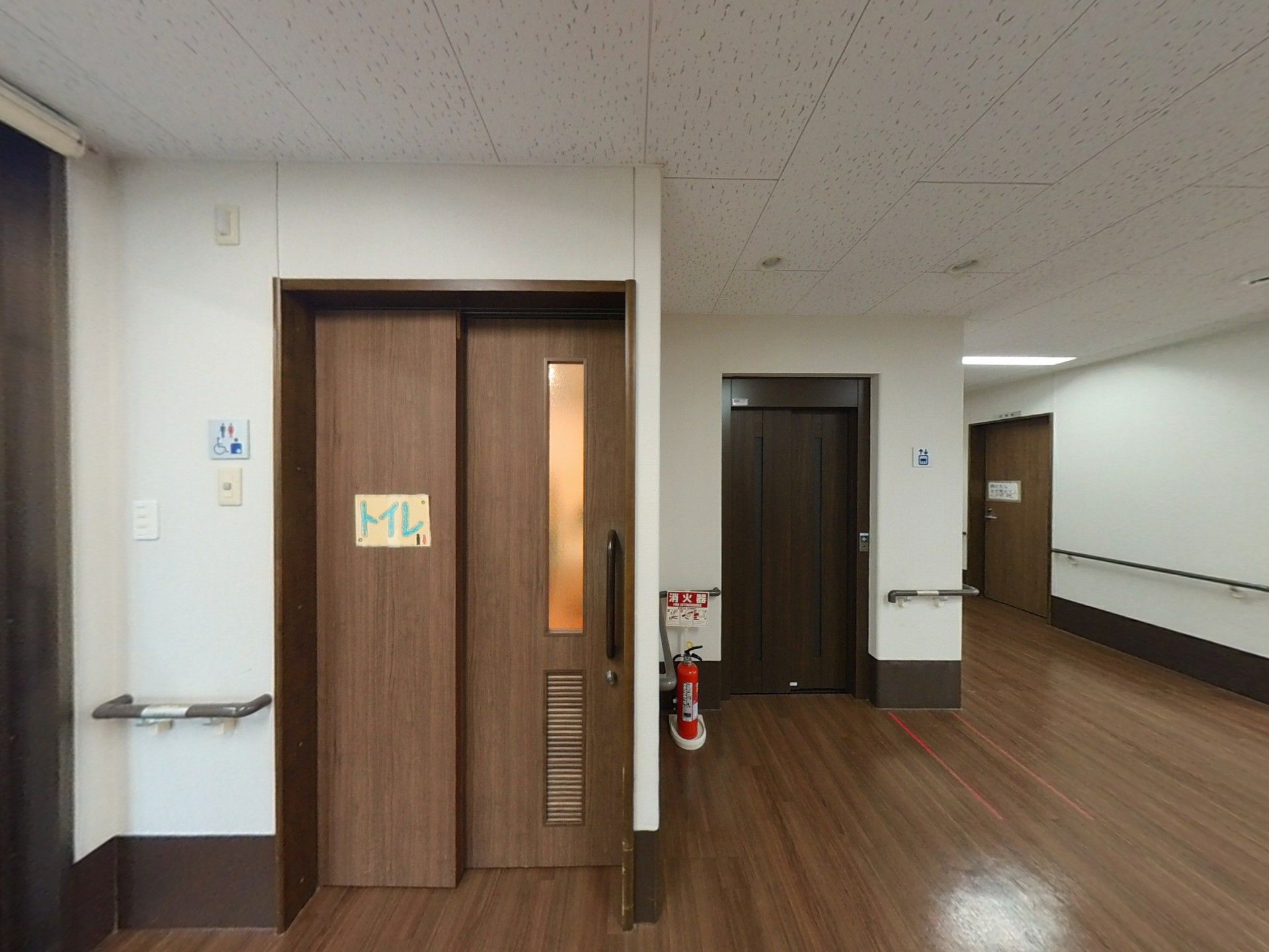 トイレ前の廊下