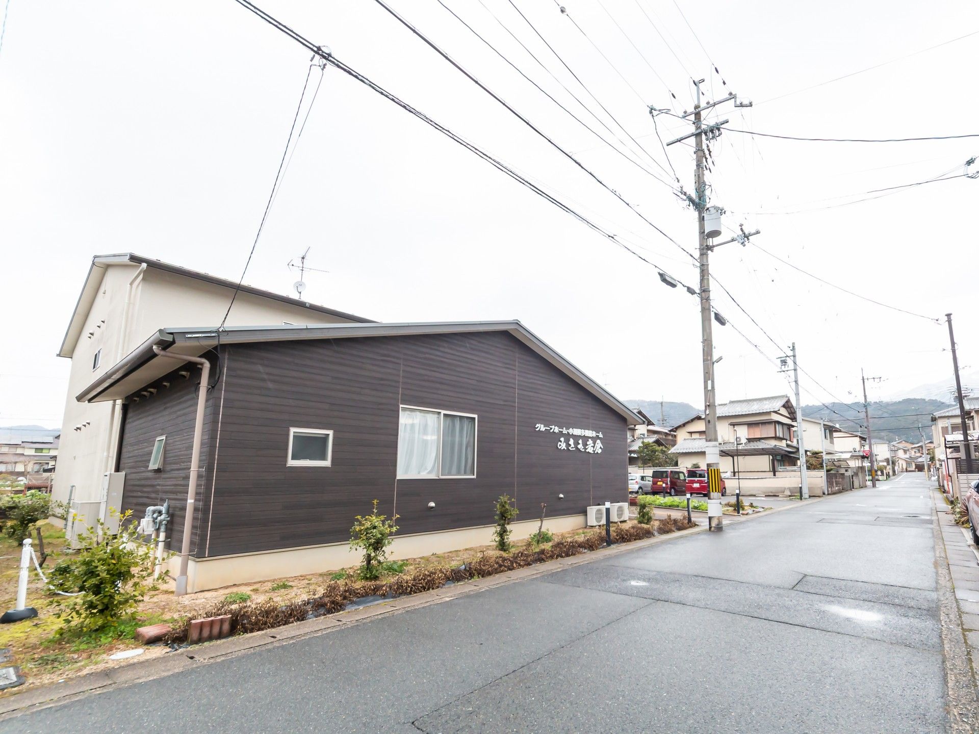 静かな住宅街の建物