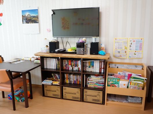 テレビ台周辺