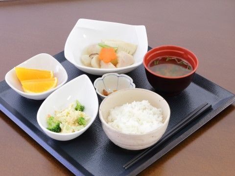「大宮東ケアパークそよ風」お食事。栄養満点のお食事を皆さまにお届けします。