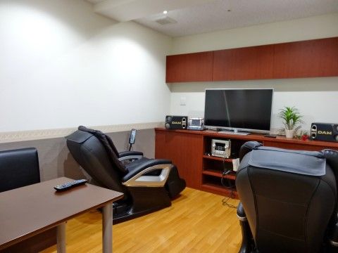 ヒューマンサポート東松山のカラオケ。日々の生活をより楽しく、いきいきとお過ごしいただける環境のご用意となります。