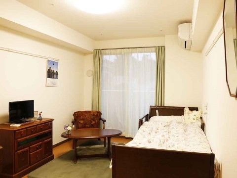 横浜ベイテラス港南中央の居室。完全個室制なので毎日を安心してお過ごしいただけます。
