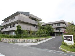 ゆったりとした施設の外観