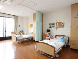 明るく広々とした居室