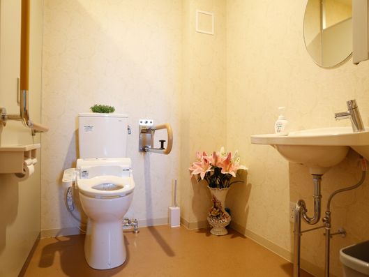 広い空間のトイレ